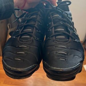 NIKE VAPORMAX PLUS SHOES